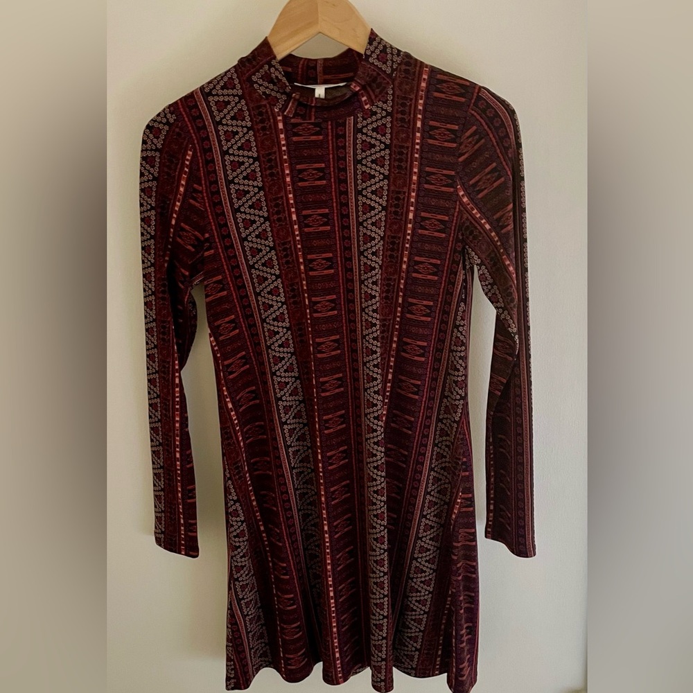 BCBG GENERATION Patterned Long Sleeve Dress